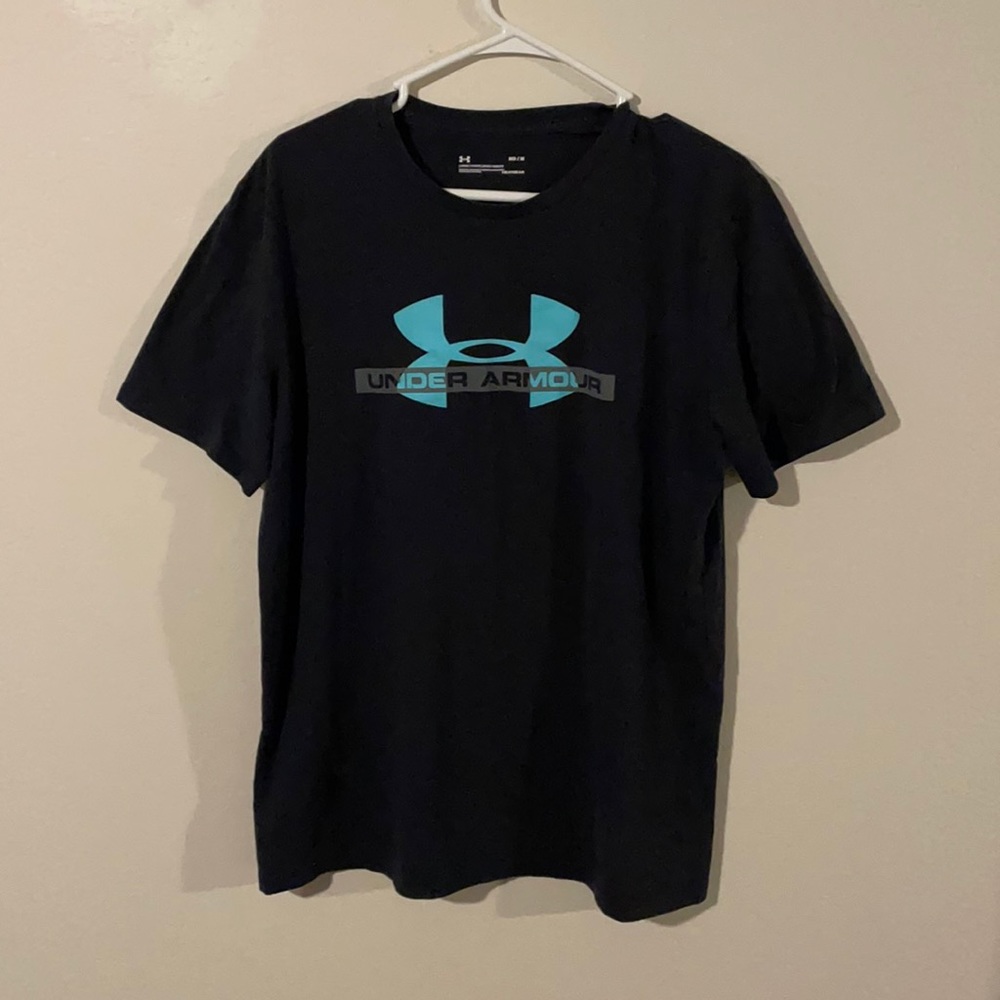 Under Armour Tee. Fits big